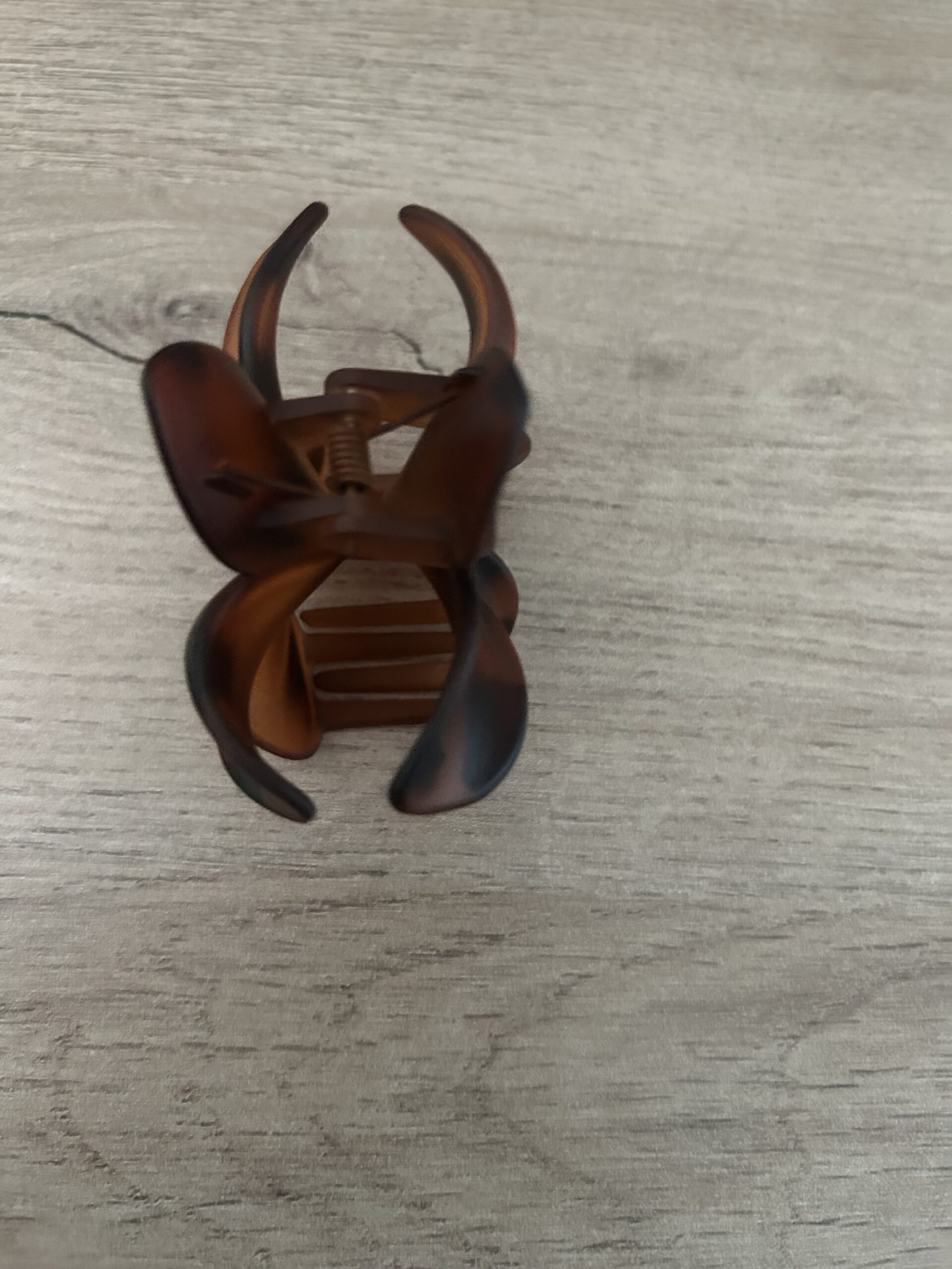 Pince à cheveux fleur — coloris léopard foncé et mat – Image 3