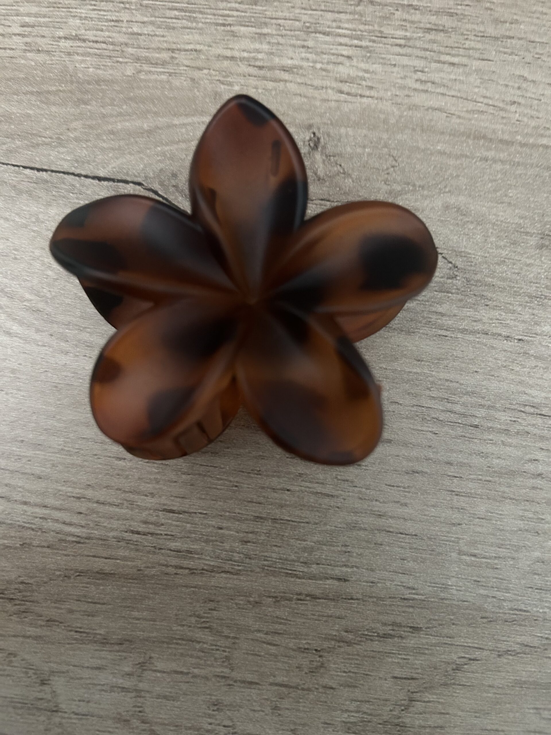 Pince à cheveux fleur — coloris léopard foncé et mat