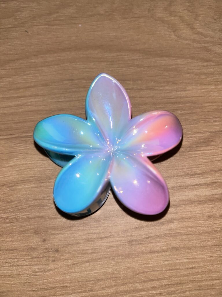 Pince à cheveux fleur — dégradé bleu-rose irisé