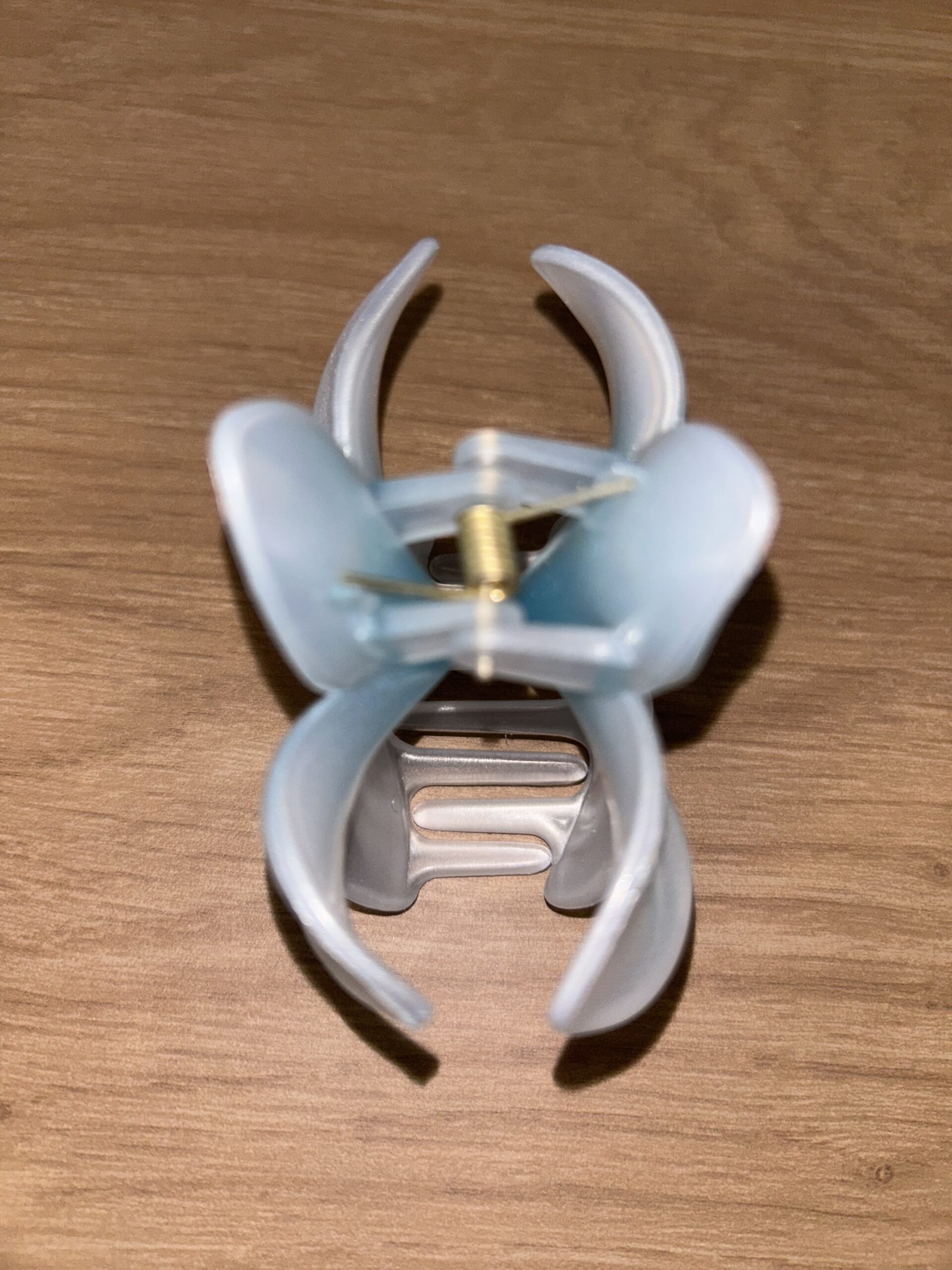 Pince à cheveux fleur — blanc nacré à cœur bleu turquoise – Image 2