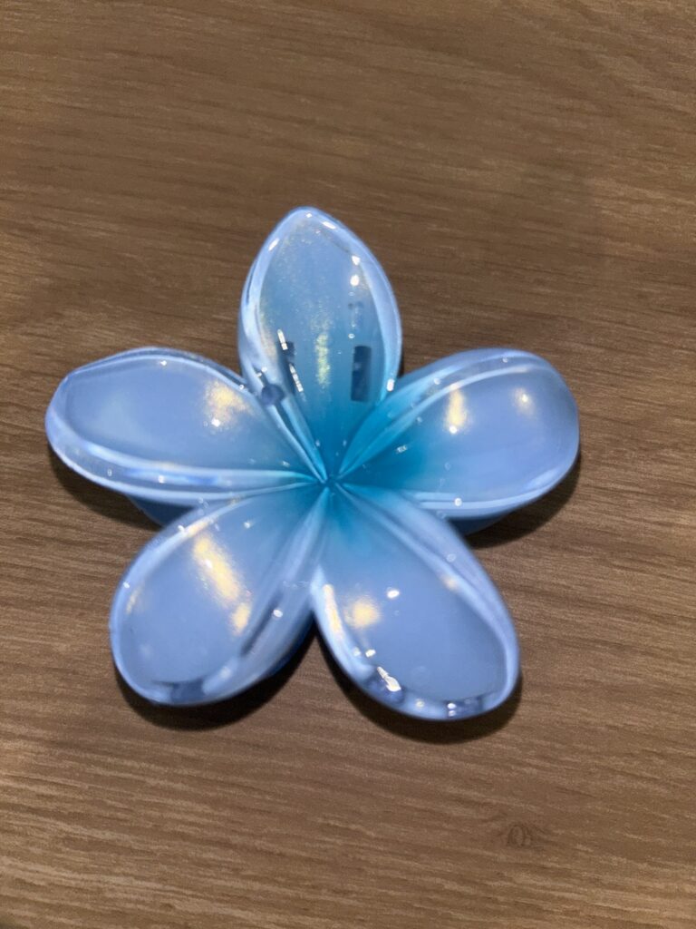 Pince à cheveux fleur — bleu pastel nacré