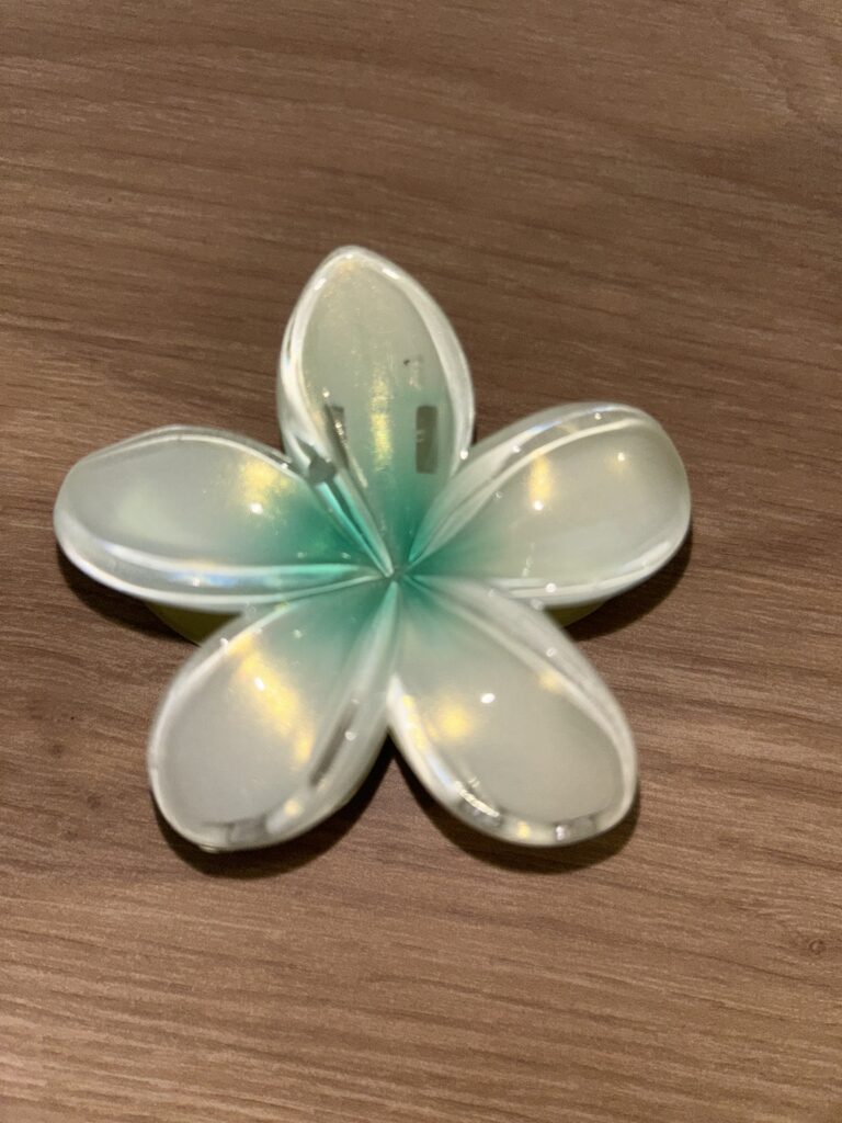 Pince à cheveux fleur — vert nacré irisé à cœur vert menthe