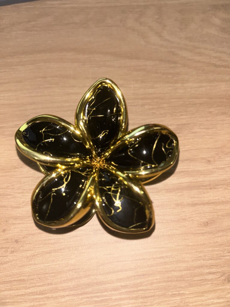 Pince à cheveux fleur — noir brillant et doré