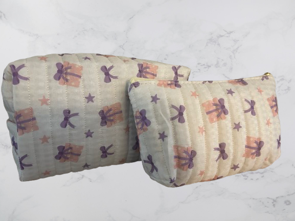 Lot de 2 trousses matelassées — motif nœuds et étoiles